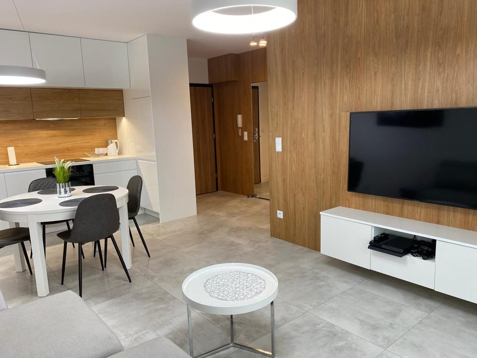 Communal lounge/ TV room, TV and multimedia, Dining area