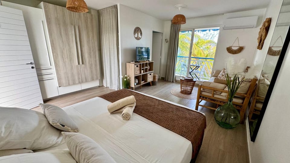 L'Escale - vue mer avec cuve Apartment in Grande-Terre, Guadeloupe