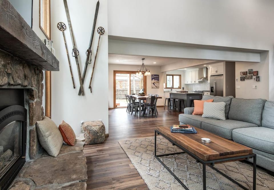 Summit Haven Home: Hot Tub, Stylish New Remodel House in Breckenridge