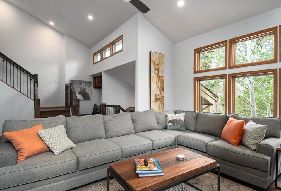 Summit Haven Home: Hot Tub, Stylish New Remodel House in Breckenridge
