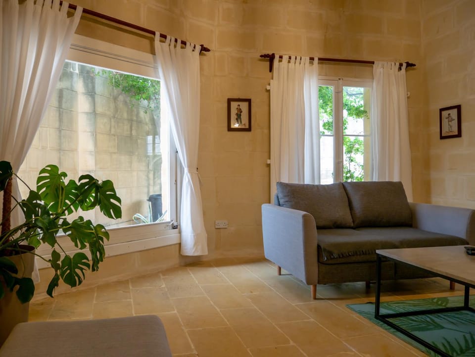 Living room, Photo of the whole room, Seating area