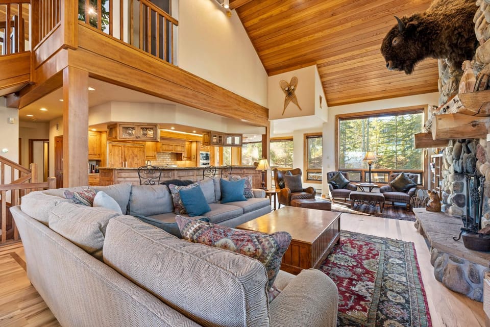 Boulder Ridge Lodge: Huge Ski-In Home w/ 20 Beds House in Breckenridge
