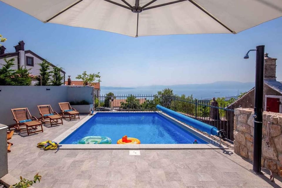 Balcony/Terrace, Swimming pool