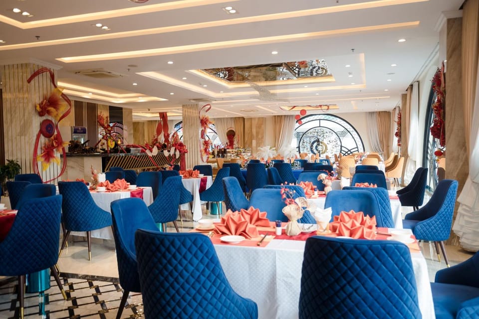 Restaurant/places to eat, Banquet/Function facilities, Seating area, Dinner