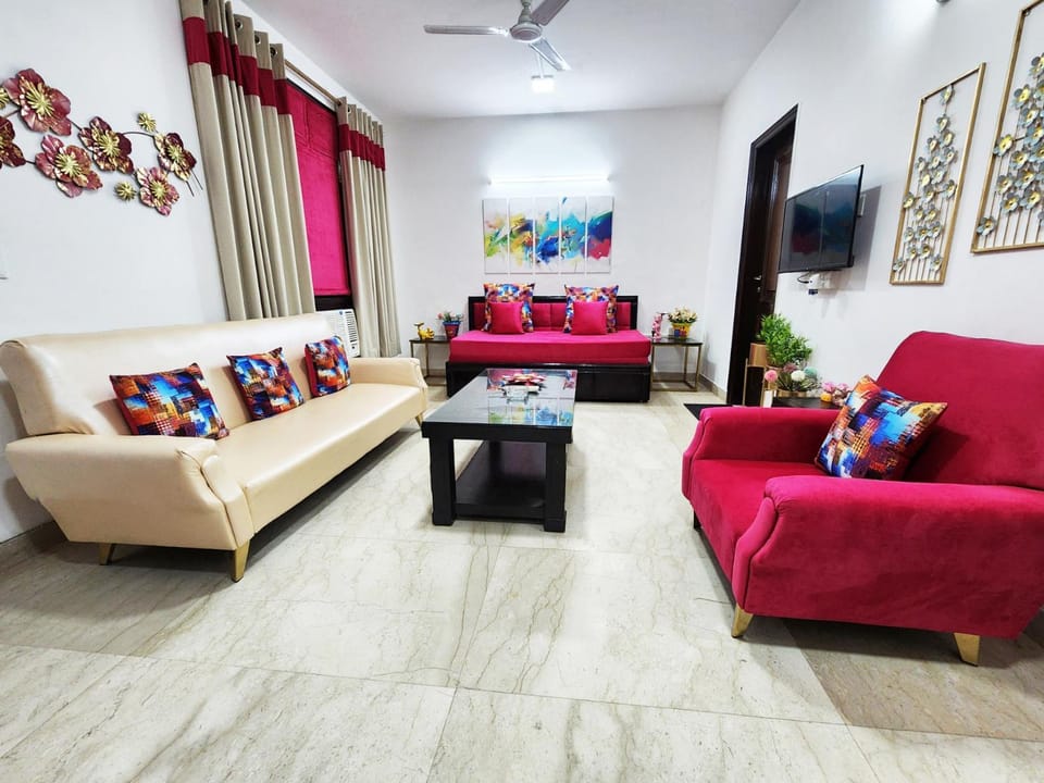 Living room, Photo of the whole room, Seating area, Evening entertainment