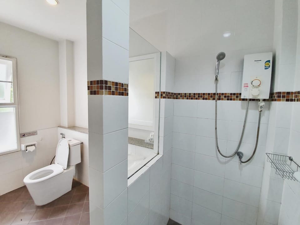 Shower, Toilet