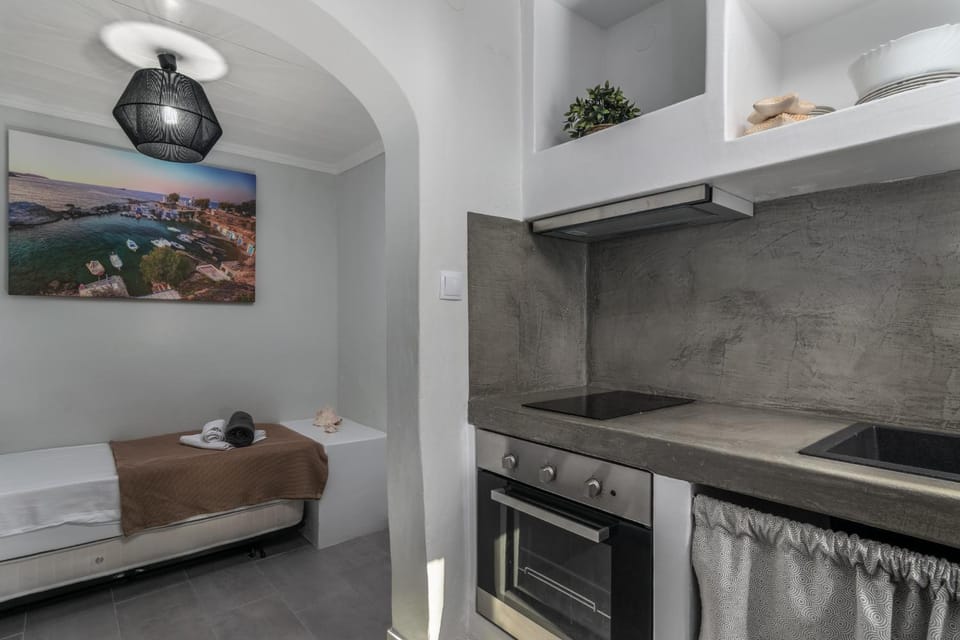 Tsakonas Mandrakia Home Apartment in Milos