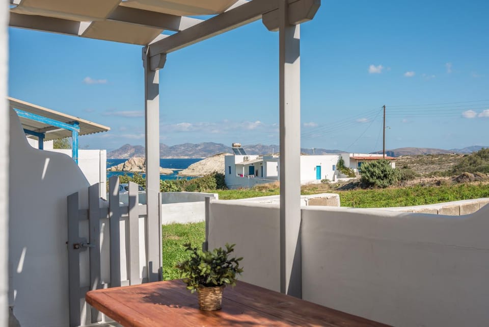 Facade/entrance, Neighbourhood, Natural landscape, Balcony/Terrace, Garden view, Sea view