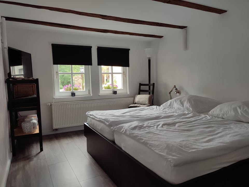 Communal lounge/ TV room, Bed, TV and multimedia, Photo of the whole room, Evening entertainment