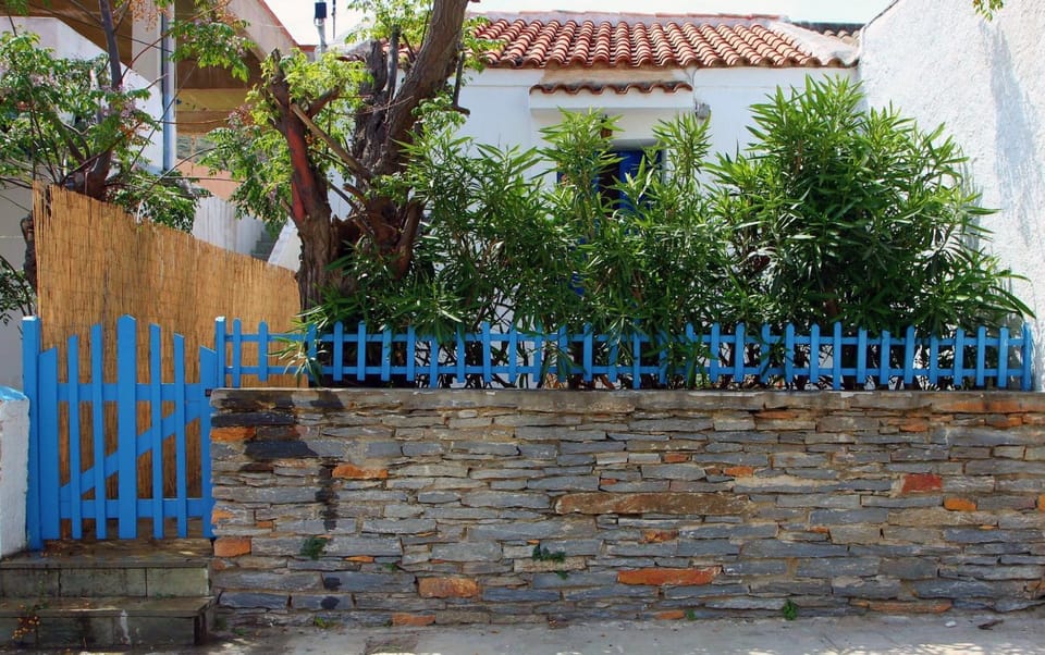 Property building, Facade/entrance, Garden