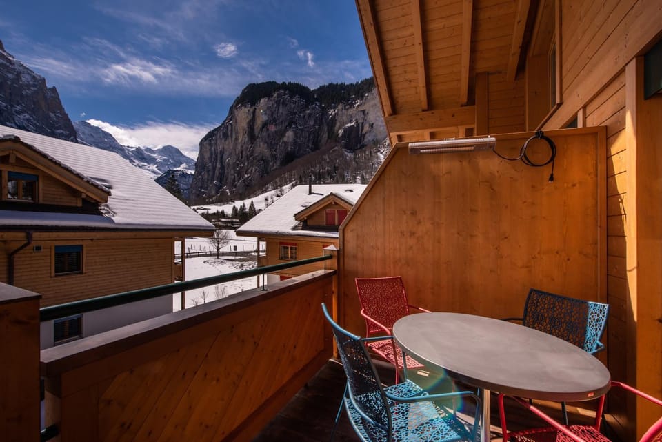 Restaurant/places to eat, Balcony/Terrace