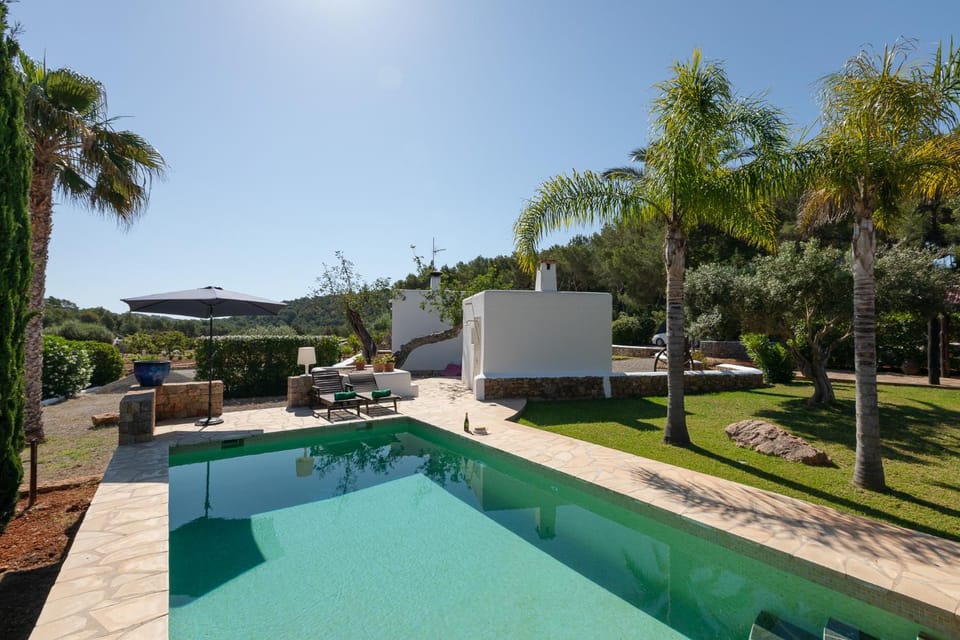 Natural landscape, Garden view, Swimming pool, sunbed