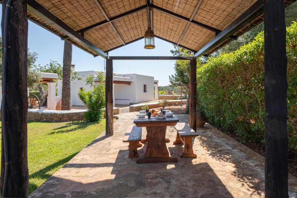 Patio, Spring, Day, Garden, Dining area, Garden view