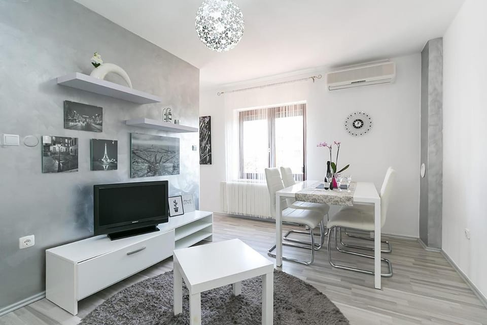 Kitchen or kitchenette, Living room, air conditioner