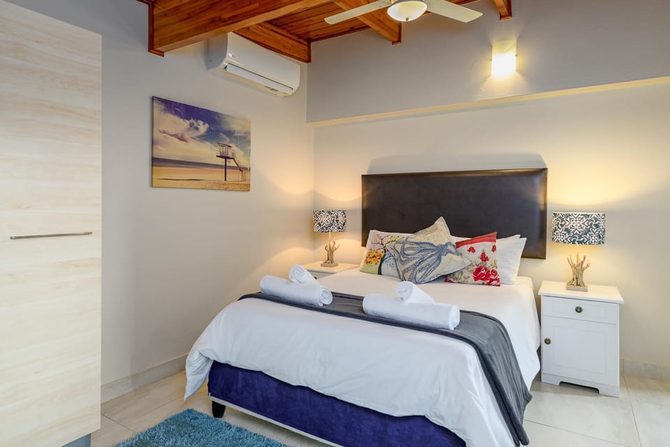 Bed, Photo of the whole room, Bedroom, air conditioner