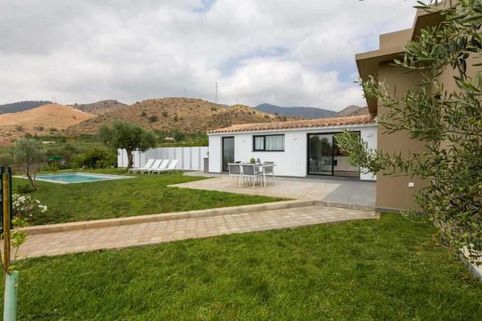 Paredones II Casa Rural Caminito del Rey Country House in Valle del Guadalhorce