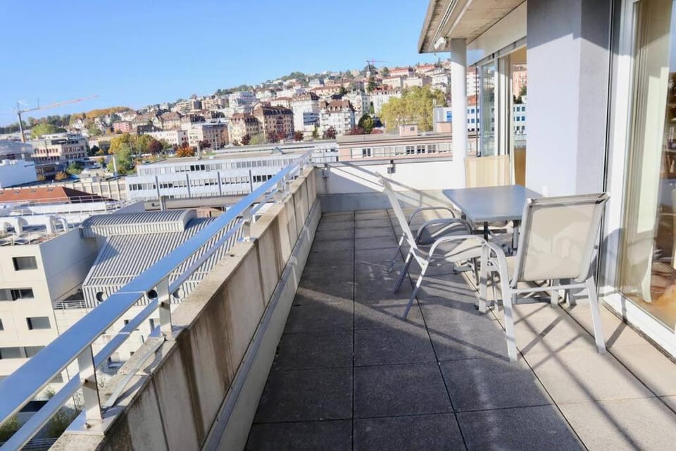 Good location, spacious, comfortable and bright!! Apartment in Lausanne