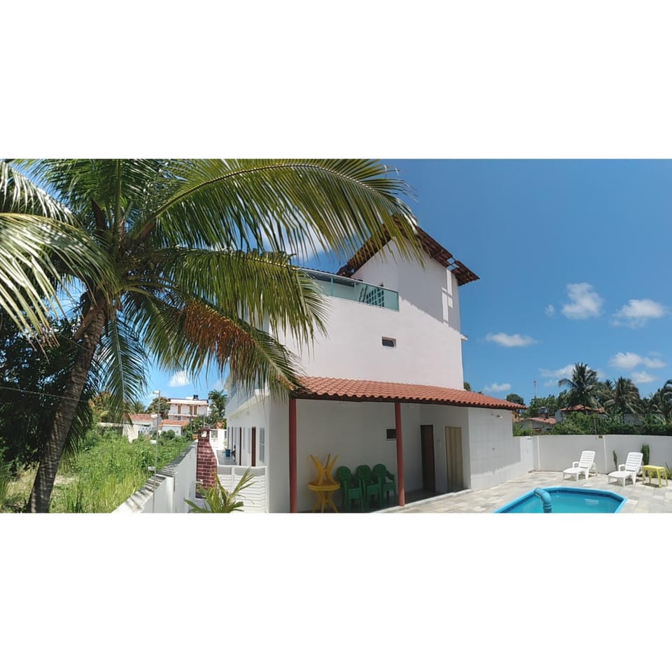 Property building, People, BBQ facilities, Food, Pets, Pool view, Swimming pool, Drinks, Family