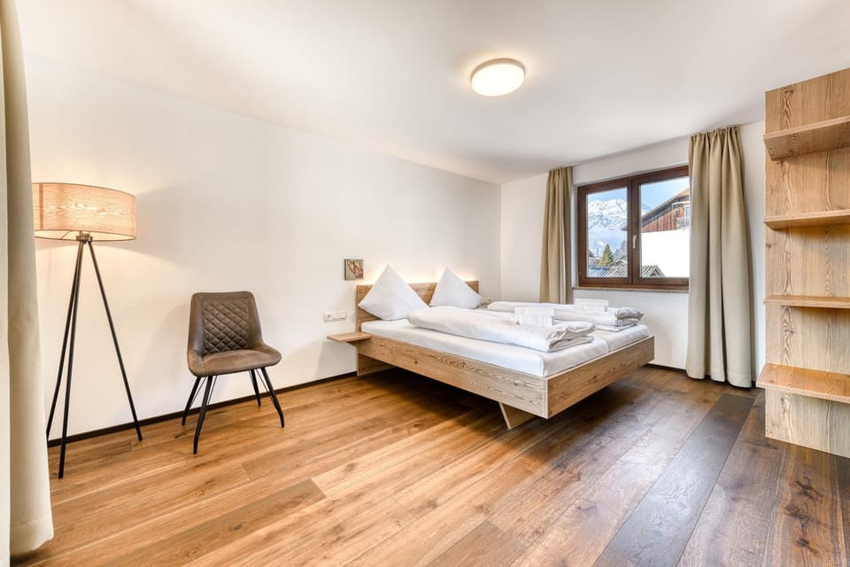 Bed, Seating area, Bedroom