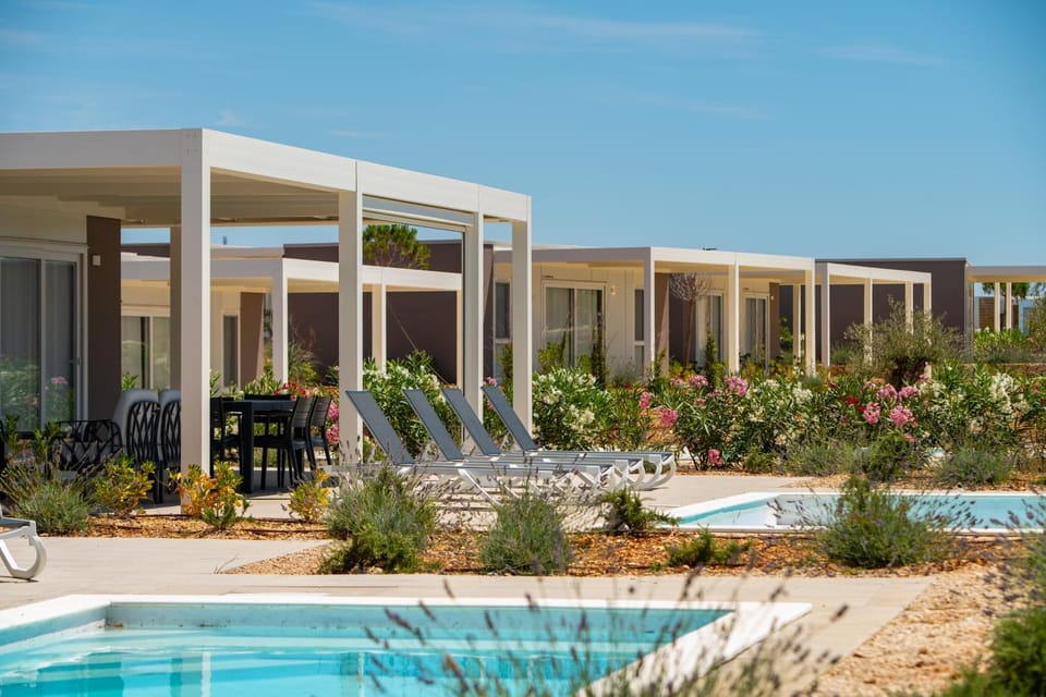 Property building, Summer, Swimming pool