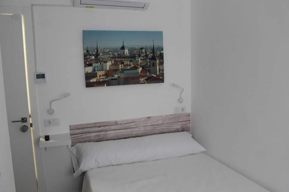 Hostal royal begoña Bed and Breakfast in Madrid