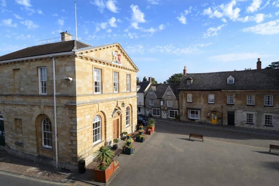 Oxfordshire Living - The Spencer Apartment - Woodstock Apartment in West Oxfordshire District