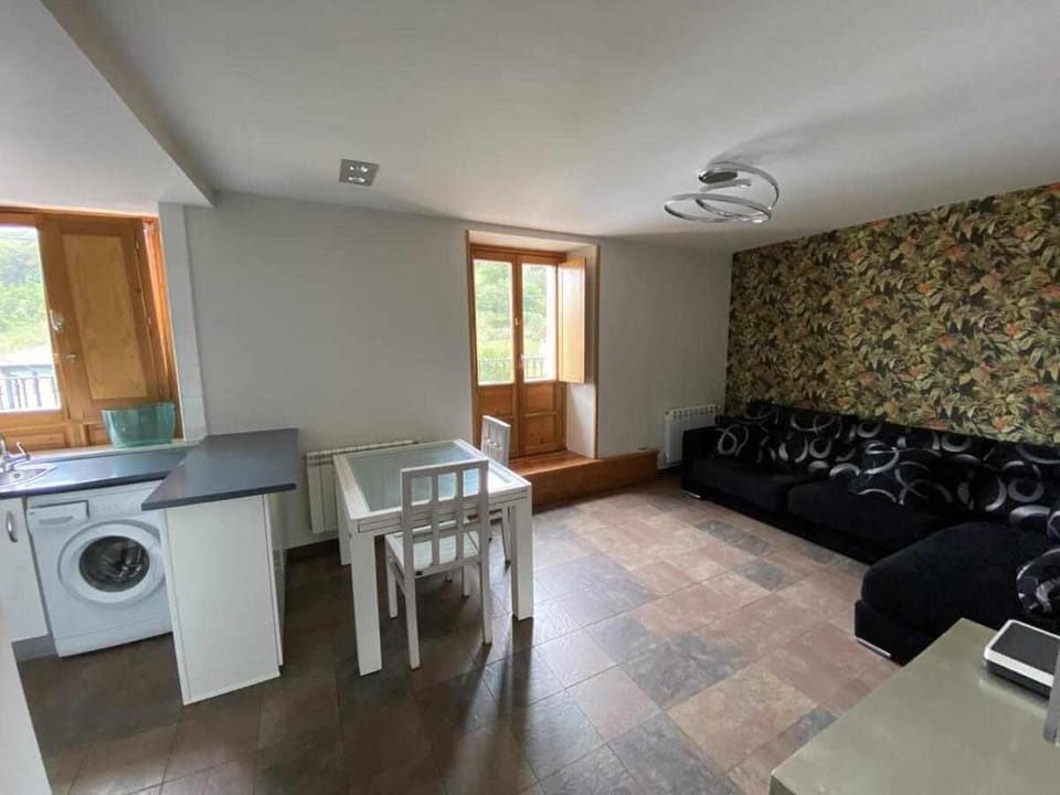 Communal lounge/ TV room, Dining area