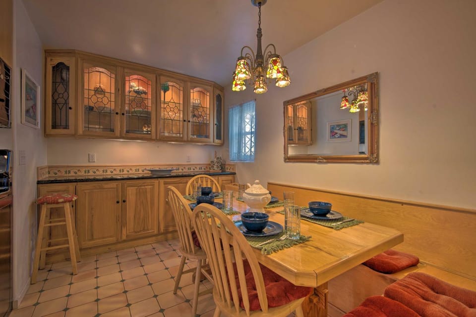 Avalon Escape: Everything Within Walking Distance! House in Avalon