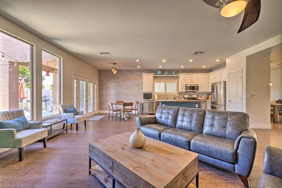 2 Mi to South Mtn Park! Snowbird Retreat w/ Patio House in Phoenix