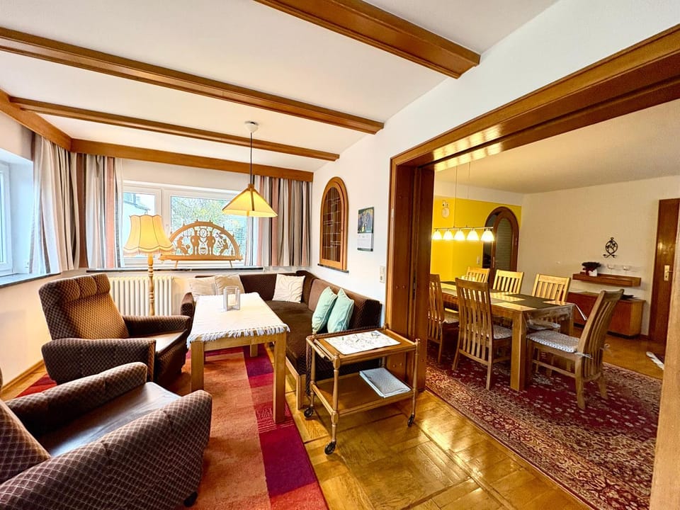 TV and multimedia, Living room, Photo of the whole room, Seating area, Dining area, furniture, heating, internet