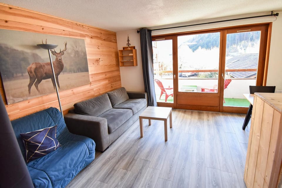 L'Enchalpe, Grand et lumineux studio avec coin montagne 5 personnes, 60m des pistes, PISCINE COUVERTE, WIFI, grand balcon expo EST, DRAPS NON COMPRIS Apartment in Haute-Savoie