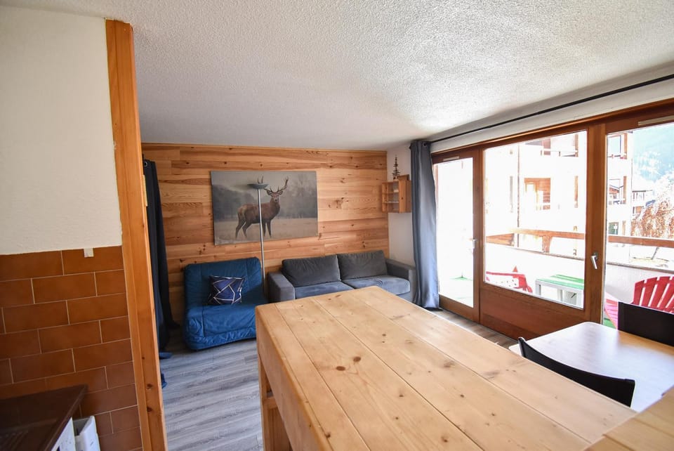 L'Enchalpe, Grand et lumineux studio avec coin montagne 5 personnes, 60m des pistes, PISCINE COUVERTE, WIFI, grand balcon expo EST, DRAPS NON COMPRIS Apartment in Haute-Savoie