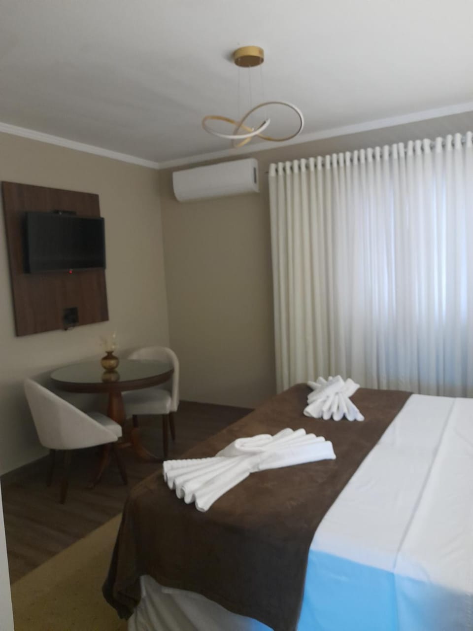 TV and multimedia, Photo of the whole room, air conditioner