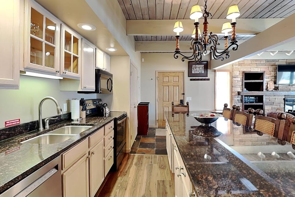 Timberline Condominiums 2 Bedroom Deluxe Unit B2H House in Snowmass Village