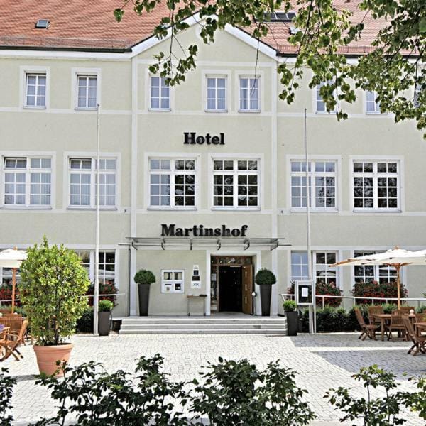 Facade/entrance, Balcony/Terrace