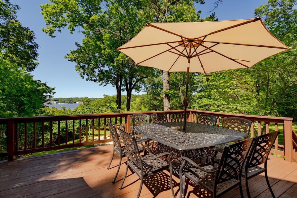 Large Lake Tudor Home, Dock, 3 acres, walk to Bagnell Dam , 1 MM House in Lake of the Ozarks