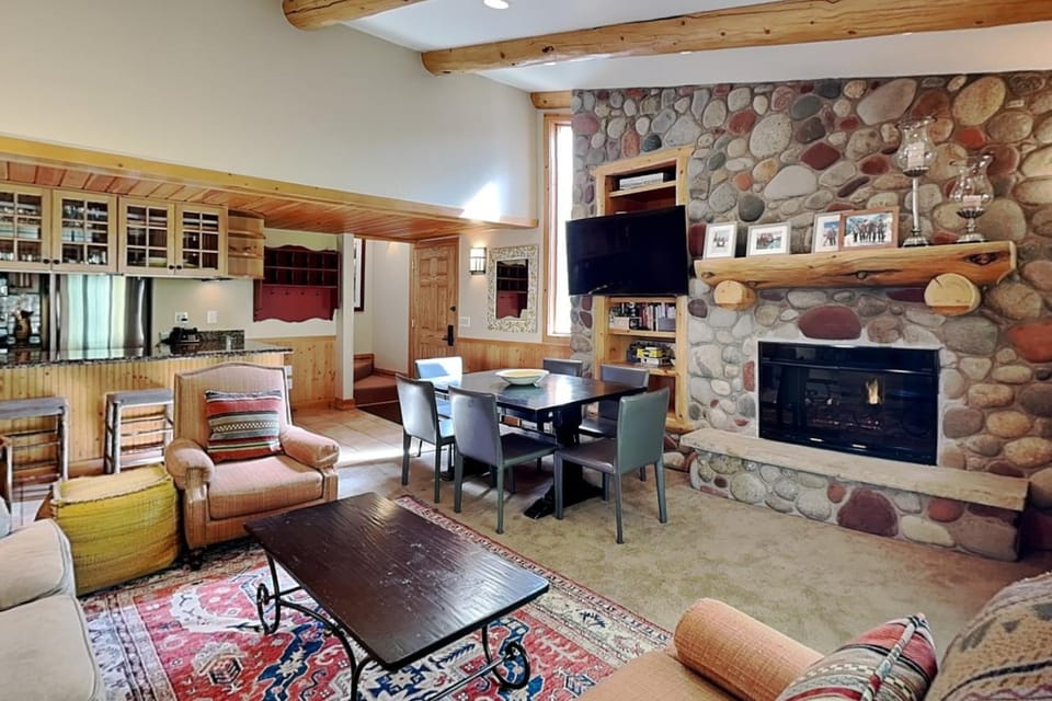Timberline Condominiums 2 Bedroom plus Loft 3 Bath Deluxe Unit C3H House in Snowmass Village
