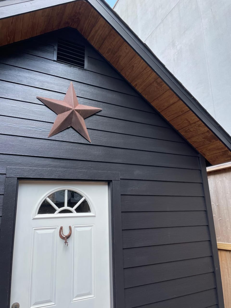 Property building, Facade/entrance