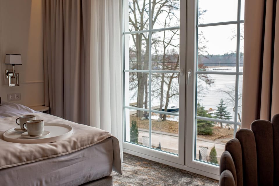 Bed, Lake view
