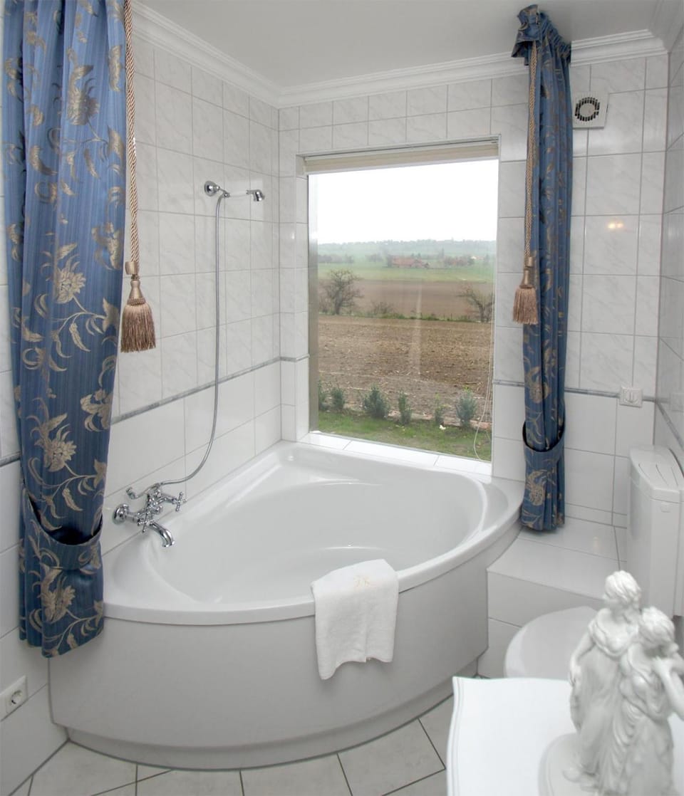 Bathroom, Spa and wellness centre/facilities
