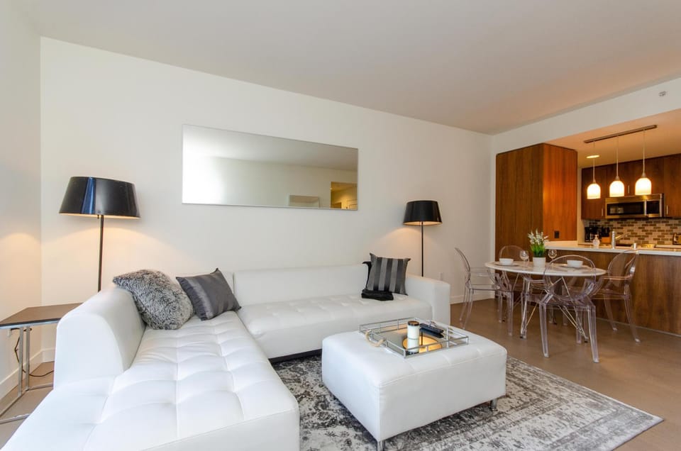 Cityscape Luxury High-Rise 1-Bedroom Apartment in Los Angeles