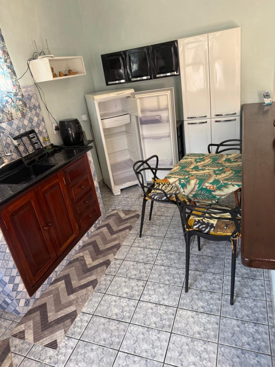 Kitchen or kitchenette, Dining area, stove