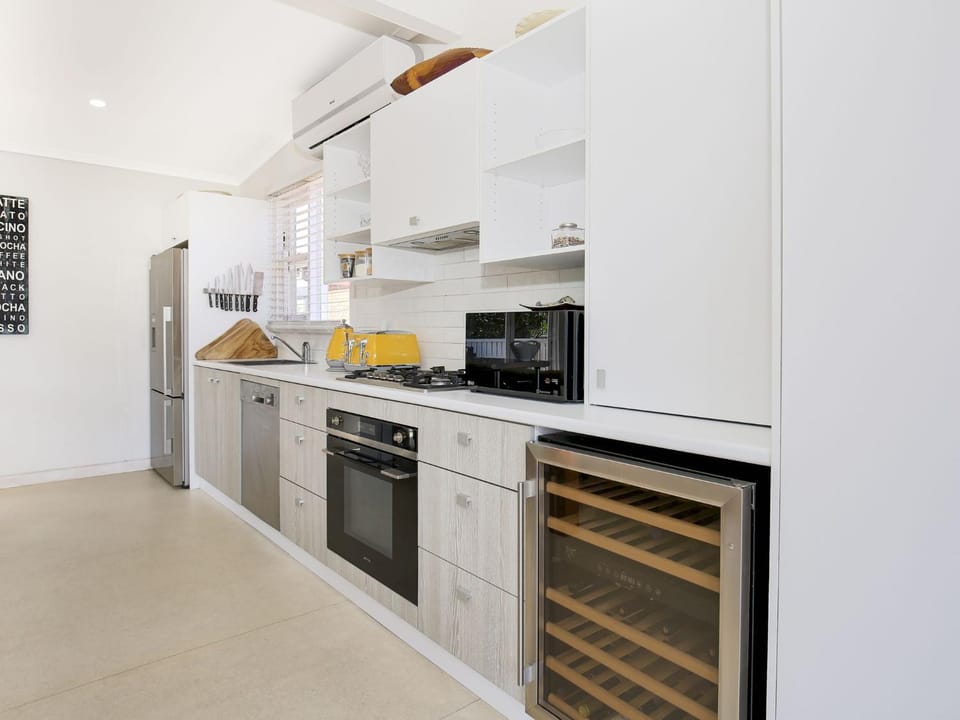 Arklow I Pet Friendly with Ocean Views House in Culburra Beach