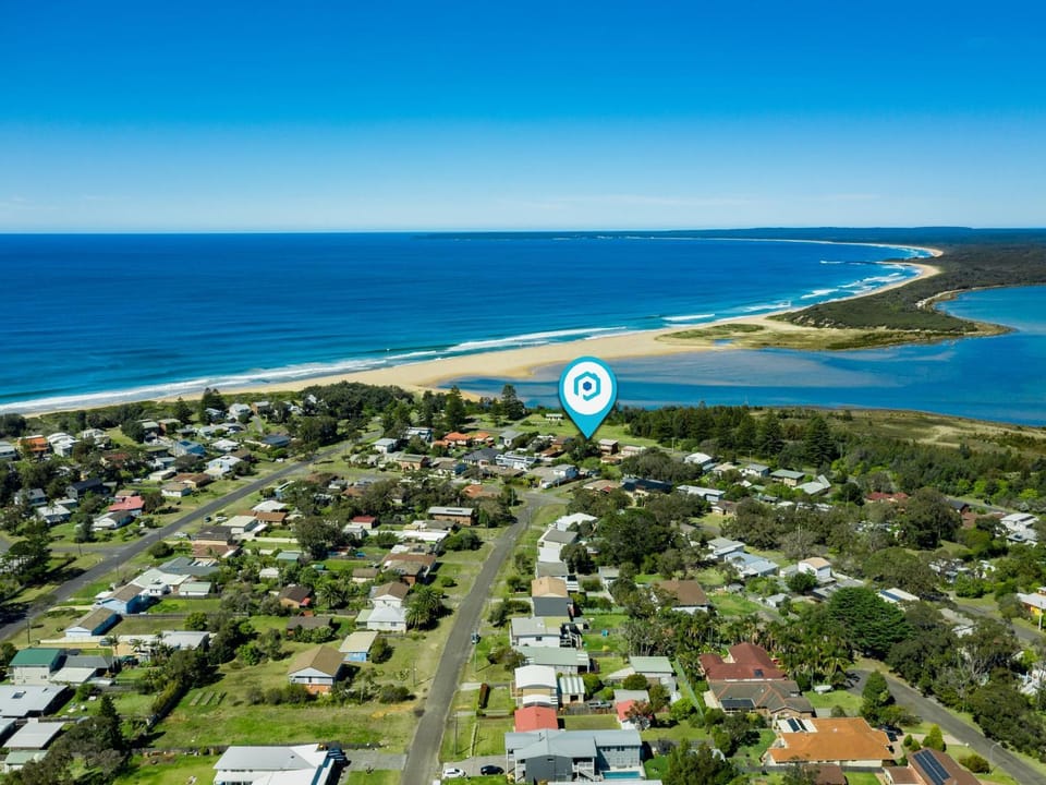Arklow I Pet Friendly with Ocean Views House in Culburra Beach