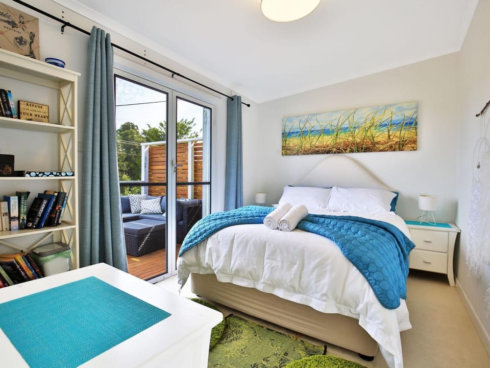 Arklow I Pet Friendly with Ocean Views House in Culburra Beach