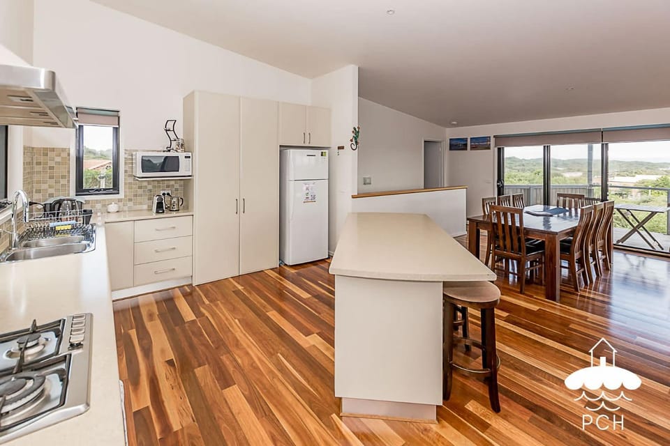 37 Oceanview Pde Stay 3 Pay 2 Winter Special House in Sandy Point
