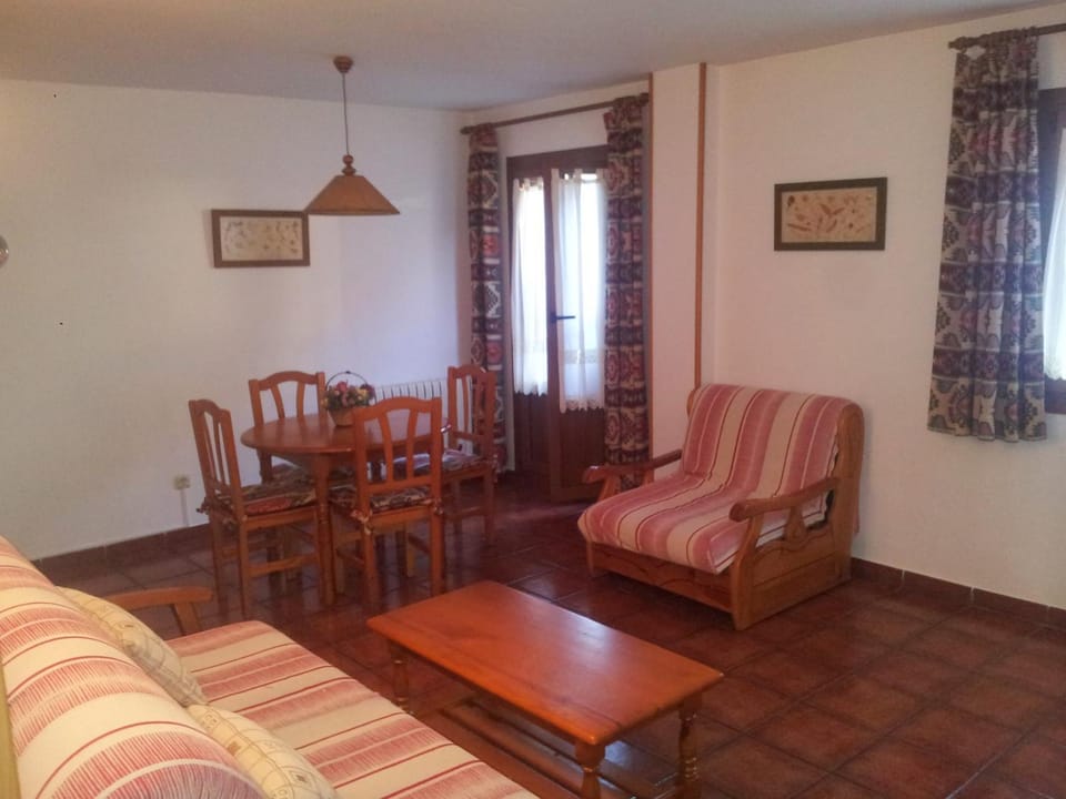 Day, Living room