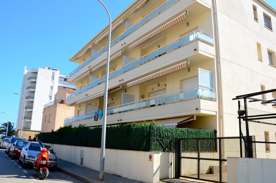Property building, Facade/entrance, Off site