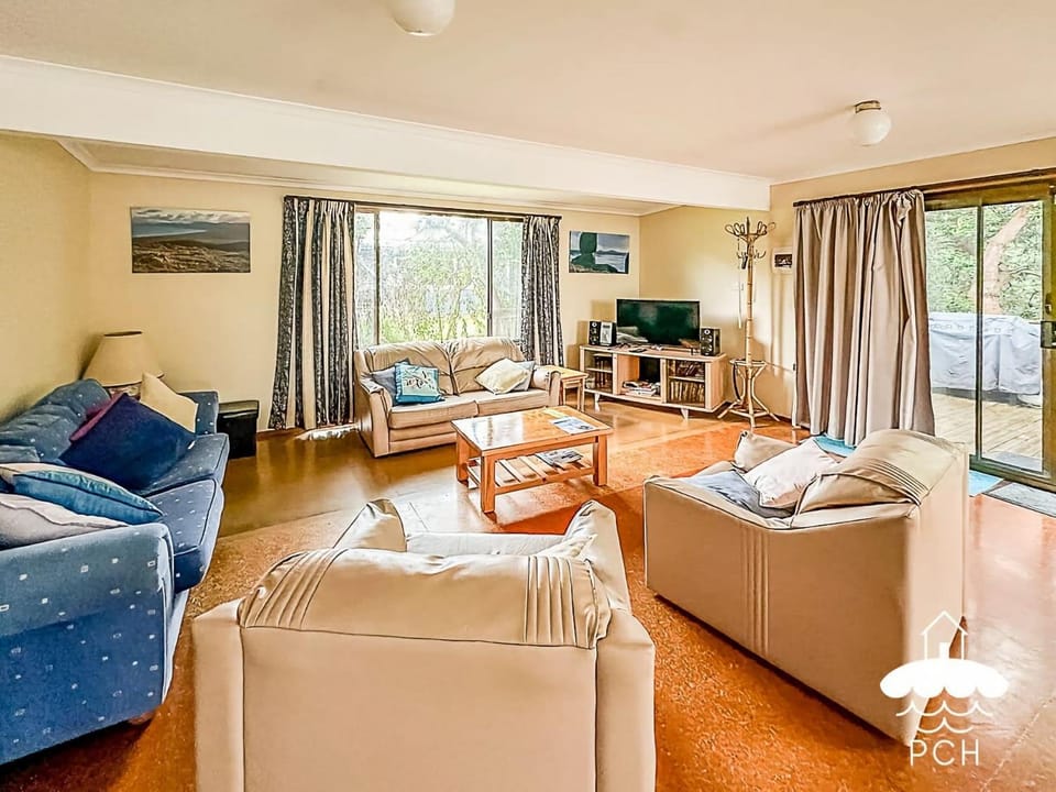 14 Tecoma Ave Stay 3 Pay 2 Winter Special House in Sandy Point