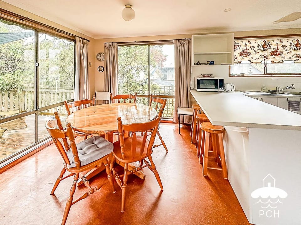 14 Tecoma Ave Stay 3 Pay 2 Winter Special House in Sandy Point